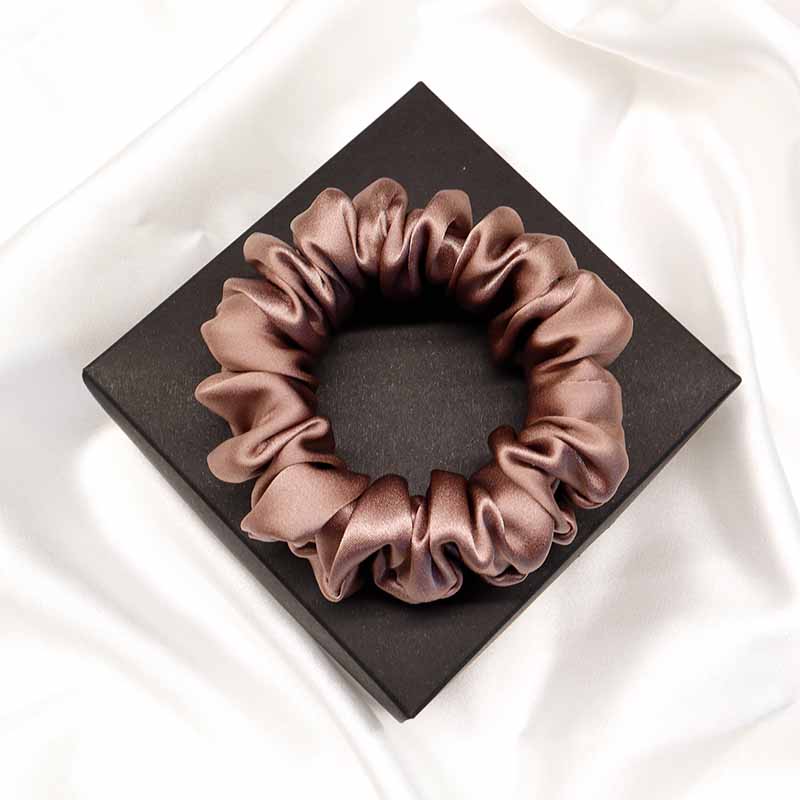 Chaki šilkinė plaukų gumytė