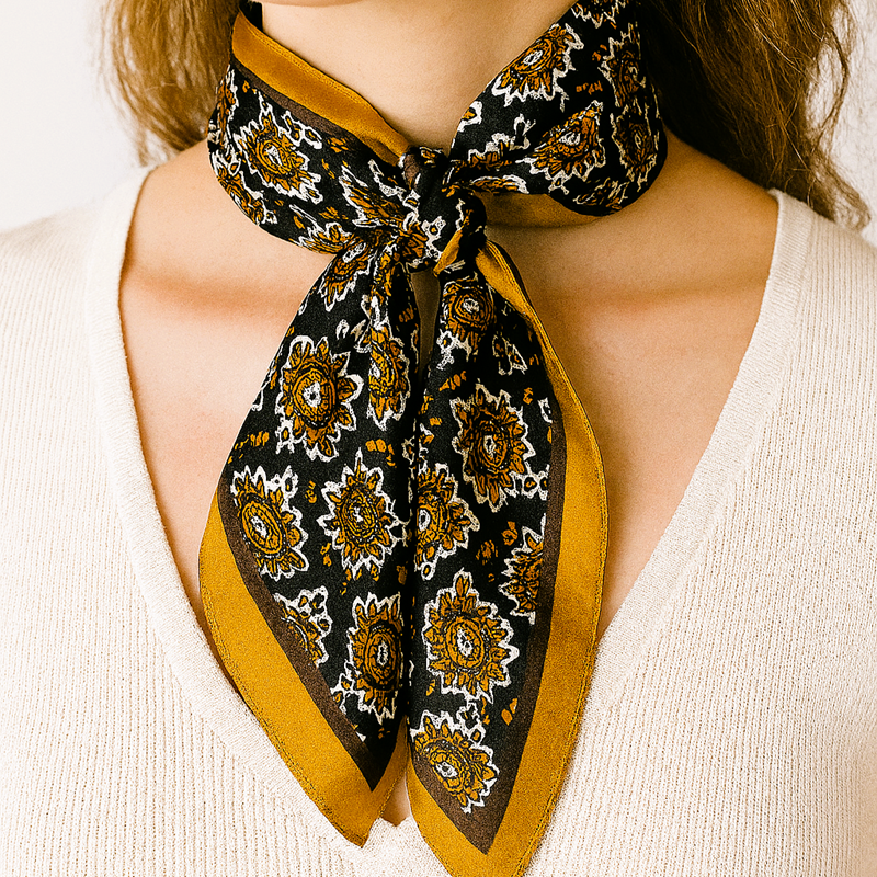 Šilkinė skarelė "Aukso deriniai" 53x53cm - Image 2